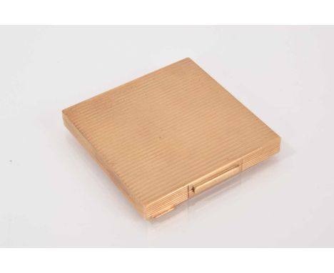 9ct gold powder compact with ribbed decoration, London 1947, 62mm square.Gross weight approximately 80 grams