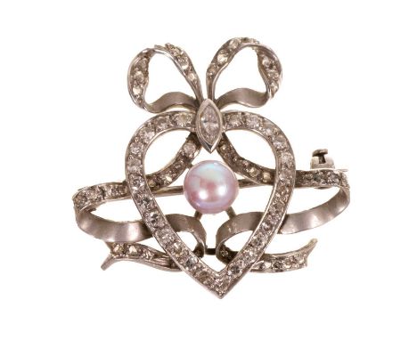 Edwardian-style diamond and pearl sweetheart brooch with a central 5.4mm cultured button pearl within a diamond heart and sur