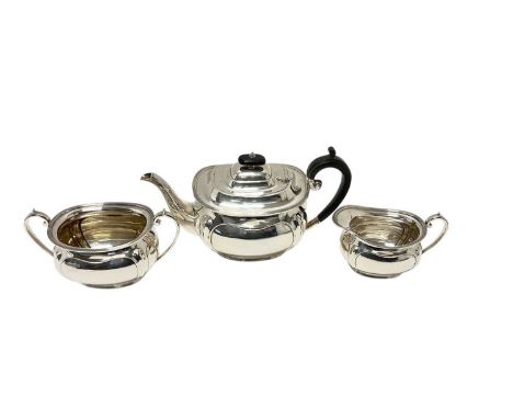 Edwardian silver three piece teaset, comprising teapot of compressed baluster form, with reeded border, hinged domed cover an