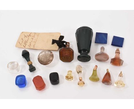 A good group of antique seals to include a fine intaglio carved quartz with armorial crest, a George III agate seal with cres