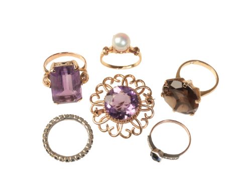 A COLLECTION OF GEM-SET JEWELLERYincluding an amethyst cocktail ring in 9ct yellow gold, set with a step cut amethyst of c.15