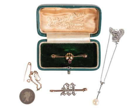 A COLLECTION OF ANTIQUE & CONTEMPORARY JEWELLERYincluding a ruby and seed pearl stock pin in 15ct gold, set with a pear cut r