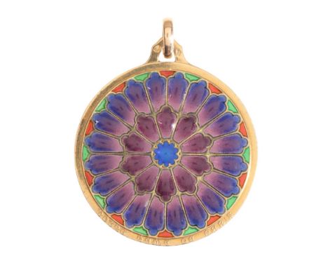 CARTIER: AN EXQUISITE VINTAGE NOTRE-DAME PLIQUE-A-JOUR PENDANT in 18ct yellow gold, circa 1950s, designed as the rose window 
