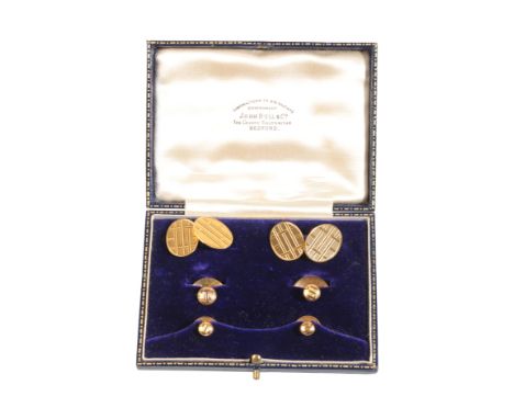 A VINTAGE GENTLEMAN'S DRESS SETin 9ct gold, including a pair of oval cufflinks with geometric engine-turned design on all ter