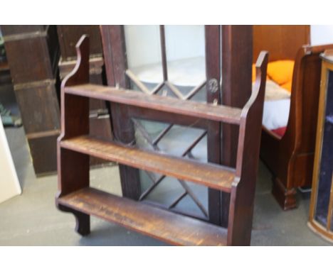 A set of oak three shelf shelves, with high sides, 91.5cmW