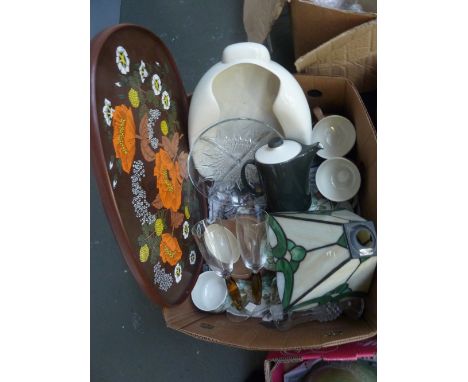 A quantity of ceramics including Villeroy and Boch 'Scarlett' part coffee set including cups, side plates and a ceramic tray,