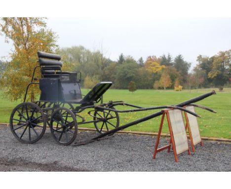 A training FEI gig with independent shafts also includes a pole, with back step, by Montfort, Carriage Builders, Hereford, se