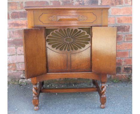 A Sylvaphone oak cabinet gramophone, with two doors enclosing an oval jet speaker, 80cm H x 61cm W x 50cm D, and a Vitavox wa