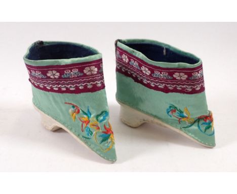 A pair of Chinese vintage silk shoes 