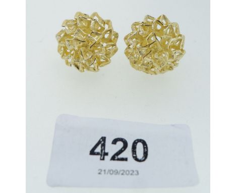 A pair of vintage style gold earrings with pierced decoration, 10.3g, 2cm diameter approx.