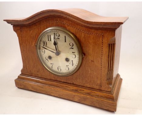 A Victorian oak arch top mantel clock with chevron inlay, 34cm wide 