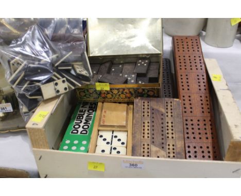 Box of games, cribbage board, dominoes etc