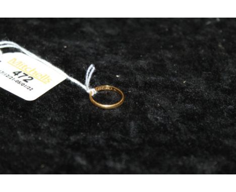 22 ct gold band size K, weight 2.7 grams