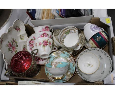 Box of cabinet cups and saucers