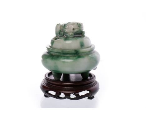 20TH CENTURY CHINESE GREEN MOTTLED HARDSTONE LIDDED CENSERwith foe dog finial, the mouth of the censer 5.5cm diameter, on woo