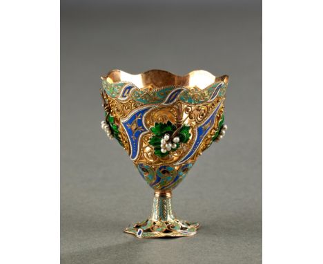 Vitrinenobjekte und Preziosen : Kaiserlich ottomanischer Zarf (Halter für Mokkaschälchen). Gold, die Wandung in türkisem und 