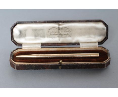 A 9CT GOLD PROPELLING PENCIL of plain cylindrical form, engraved "Maud Humphreys From R. Tilney & Co., 1836-1936", Birmingham