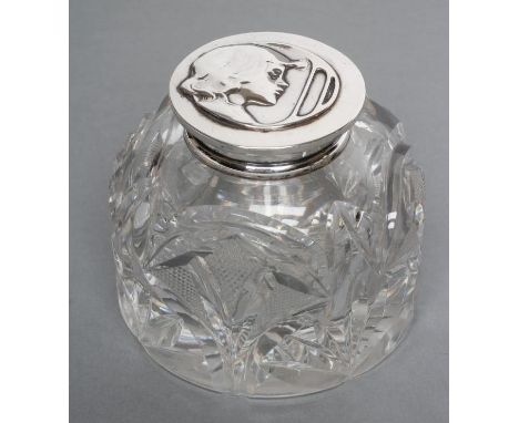 A LATE VICTORIAN CLEAR GLASS & SILVER INKWELL, maker Wm. Hutton & Sons, London 1901, the plain mount with hinged cover chased