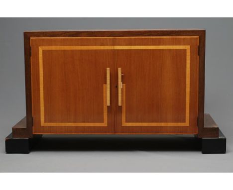 AN ART DECO TWO TONE MAHOGANY SIDEBOARD of oblong form with satinwood banding and ebonised trim, the fascia with two doors en