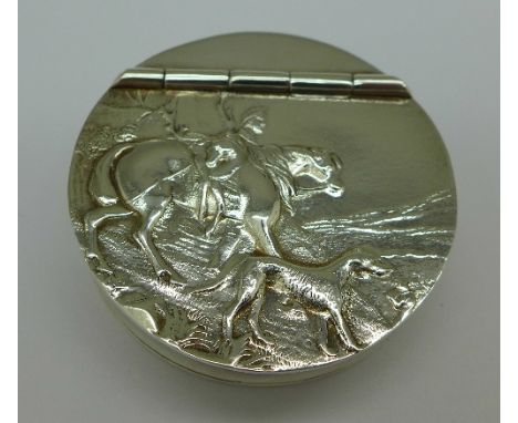 A modern silver box, James Dixon and Sons, Sheffield 1988, with hunting scene to top