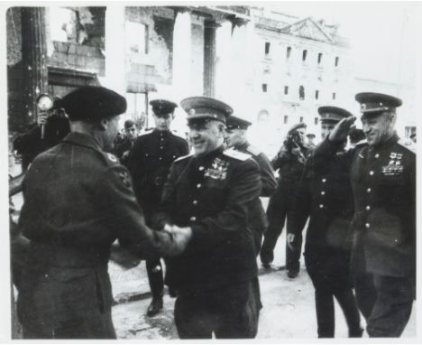 Haldej, Evgenij A. Berlin, Mai 1945. Zhukov, Rokossovskij. Treffen mit den Verbündeten. Original-Photographie. Silbergelatine