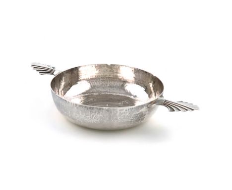 By Jesse Murphy, a silver quaich, London 1959, circular form, spot-hammered decoration, notched rim, fanned Art Deco style lu