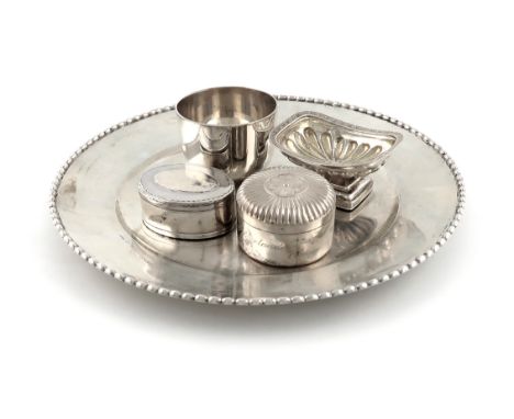 A mixed lot of silver items,comprising: a modern tumbler cup, Birmingham 1967, an oval snuff box, a Swedish box with a fluted