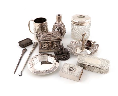 A mixed lot of silver items,comprising: a Victorian snuff box, by A. Taylor, Birmingham 1860, rounded rectangular form, engra