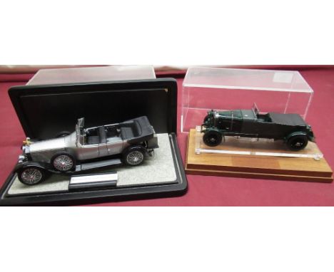 1991 Franklin Mint scale model of a 1925 Rolls Royce Silver Ghost Tourer in diorama display case, similar scale model of late