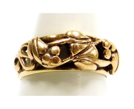 A 9ct gold ring, in an open leaf work and berry design, size K, 3.6g. (AF)