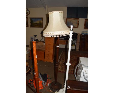DARK WOOD STANDARD LAMP WITH SHADE