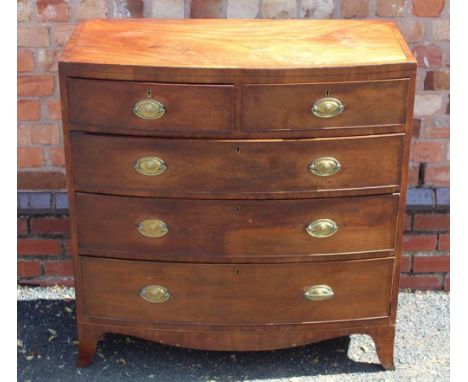 A 19TH CENTURY MAHOGANY BOW FRONT CHEST OF FIVE DRAWERS, having plain caddy type top over two inline &amp; three graduating f