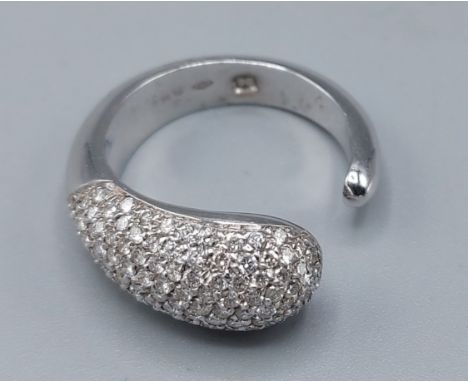 An 18ct white gold diamond cluster ring of stylised for with open band, ring size P, 6.2gms 