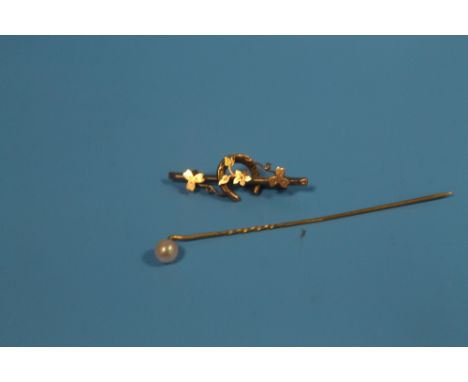 A 9CT GOLD BAR BROOCH TOGETHER WITH A YELLOW METAL PEARL STICK PIN