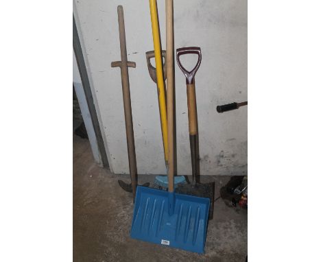A COLLECTION OF HAND TOOLS