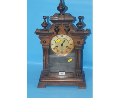 A ANTIQUE MANTLE CLOCK
