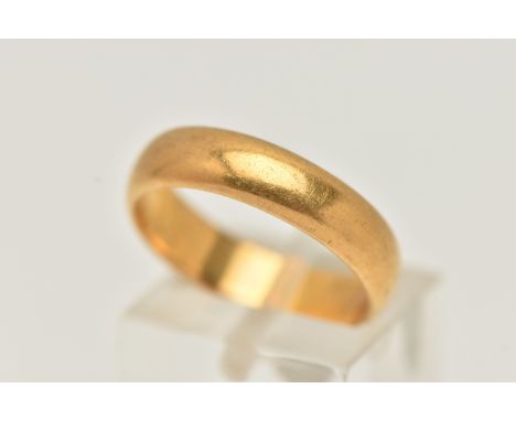 A 22CT GOLD BAND RING, polished band, approximate band width 5.1mm, hallmarked 22ct Birmingham, ring size O, approximate gros
