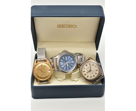THREE GENTS WRISTWATCHES, to include a boxed 'Seiko Kinetic' round blue dial, Arabic and baton markers, day/date window at th