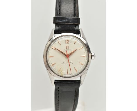 A GENTS 'OMEGA SEAMASTER', automatic movement, round white dial signed 'Omega Automatic, Seamaster', Arabic numeral twelve wi