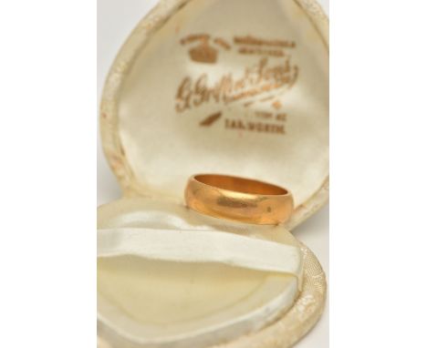 A 22CT GOLD BAND RING, a plain polished band ring, approximate width 5mm, hallmarked 22ct Birmingham, ring size K 1/2 leading