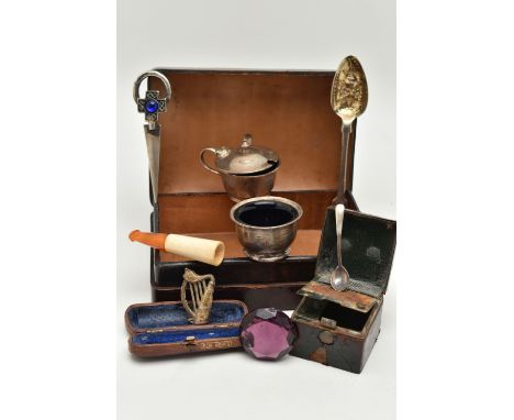 AN ASSORTMENT OF ITEMS, to include a silver salt and mustard pot, with blue glass inserts and spoons, hallmarked 'Adie Brothe