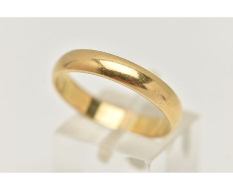 AN 18CT GOLD BAND RING, of plain D-shape design, 18ct hallmark for London 1994, ring size T, approximate weight 5 grams (cond