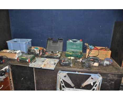 A COLLECTION OF POWER TOOLS including a Bosch GWS 6-100 and a vintage hammer drill (both UNTESTED as 110v), a Bosch PSR 1200 