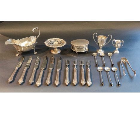 A collection of silver, including: a sauceboat, Chester, 1917 a jewellery box, a pierced dish, two small twin-handled cups, a