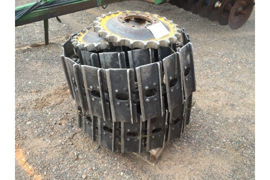 Lot 803 Crawler Tracks 14 Pads Pins 50 Includes