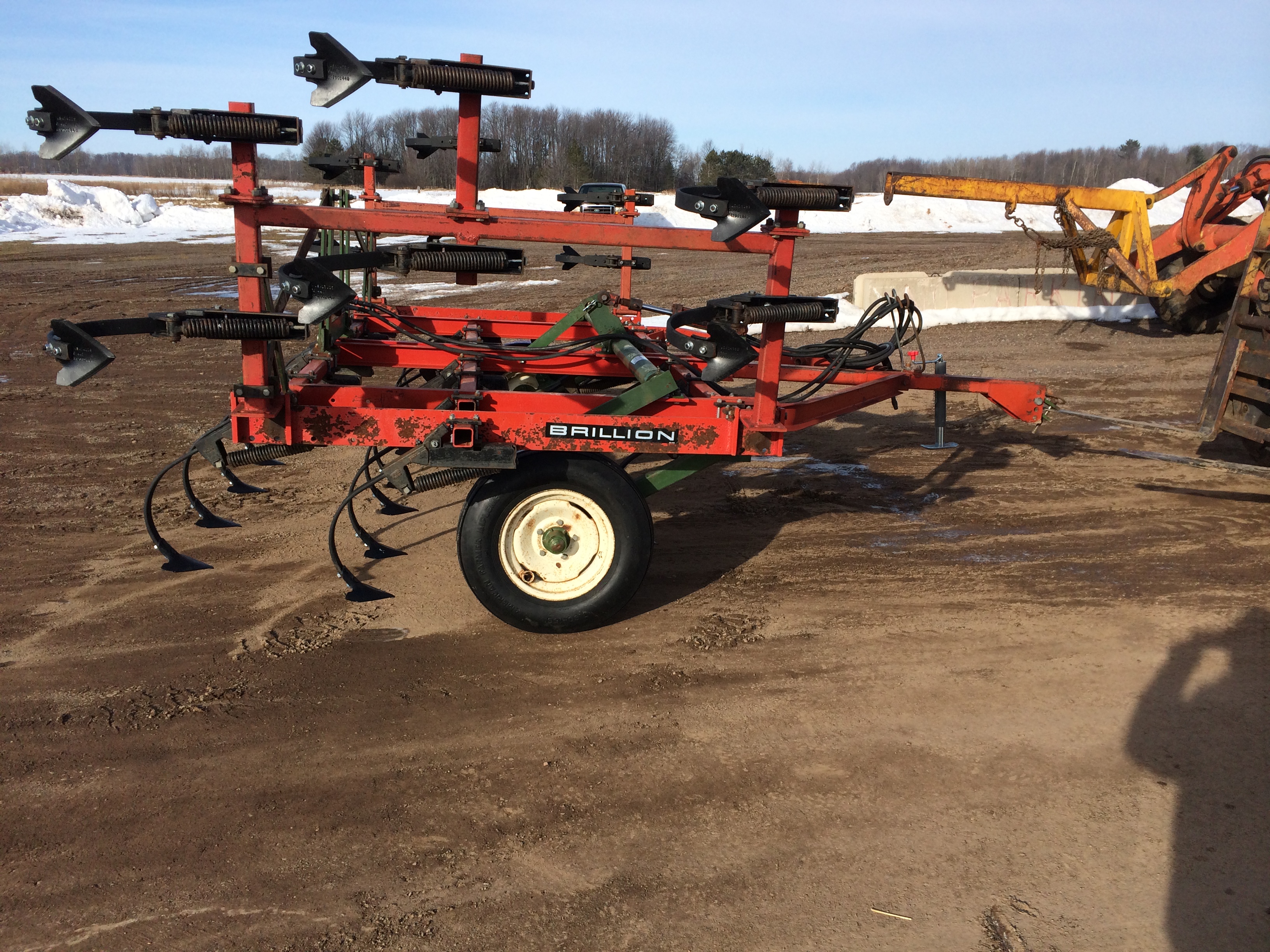 Brillion 18.5 ft. Field Cultivator, Hyd. fold, Vibra Shank, new shovels