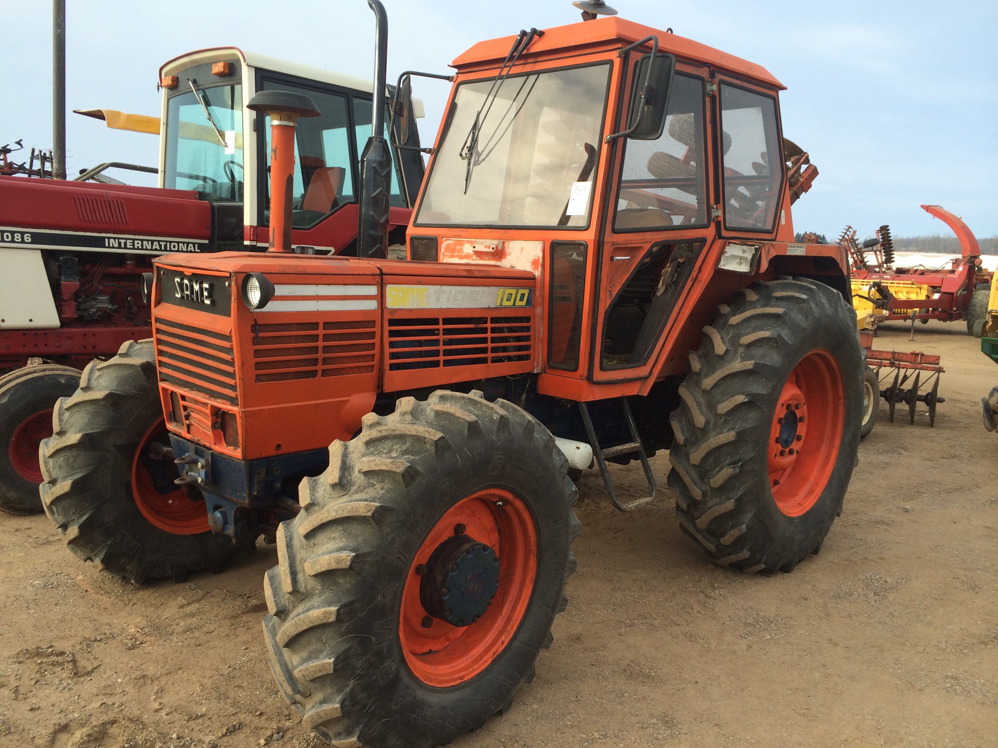 Same Tiger 100 Tractor, MFWD, Cab, 3 pt. 540 pto, 2 remotes, 18.434