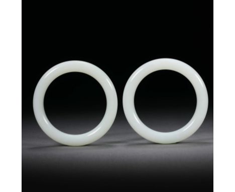 A pair of Qing dynasty Hetian jade bracelets  Diameter5.8cm        Weight116.9g