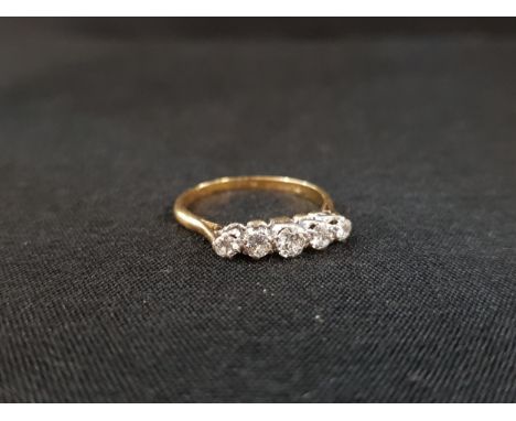 18 CARAT YELLOW GOLD 5 STONE DIAMOND RING WITH 0.40 CARAT OF DIAMONDS 