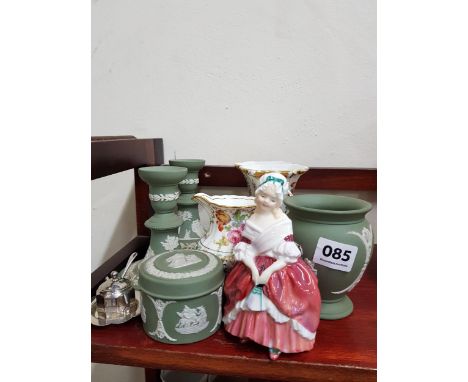 QUANTITY OF WEDGEWOOD, HAMMERSLEY, ROYAL DOULTON ETC 
